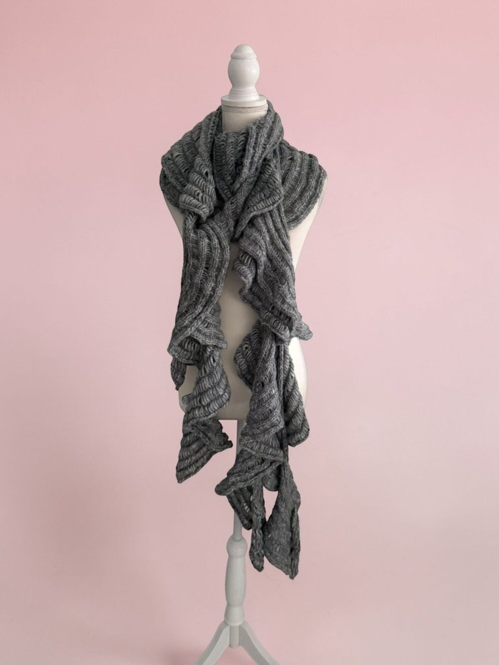 DIANE VON FURSTENBERG Gray Wool Blend Ruffle Scarf